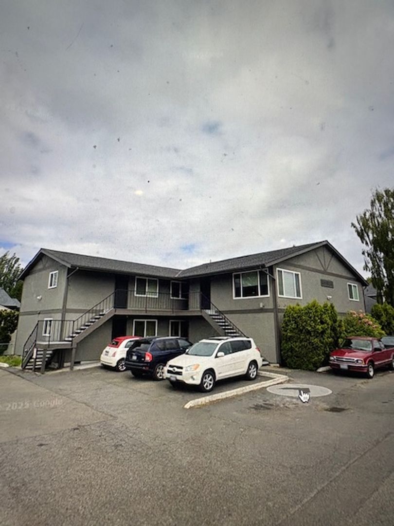 Burien Apartment: 15015 10th Ave. SW