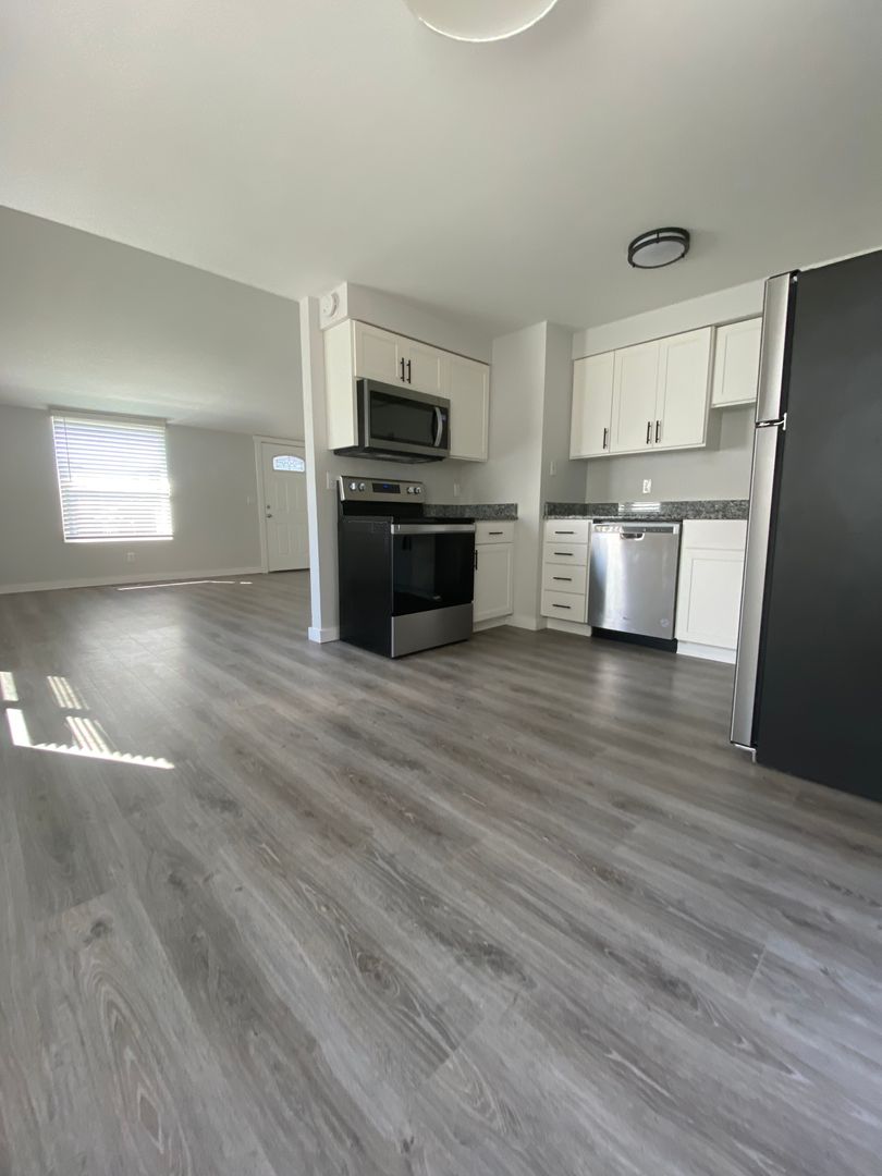 Forest Grove Apartment: Brittany Drive