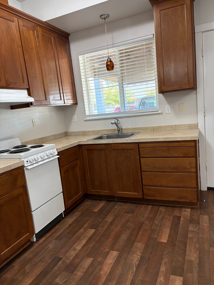 Forest Grove Apartment: 3015 Pacific Avenue