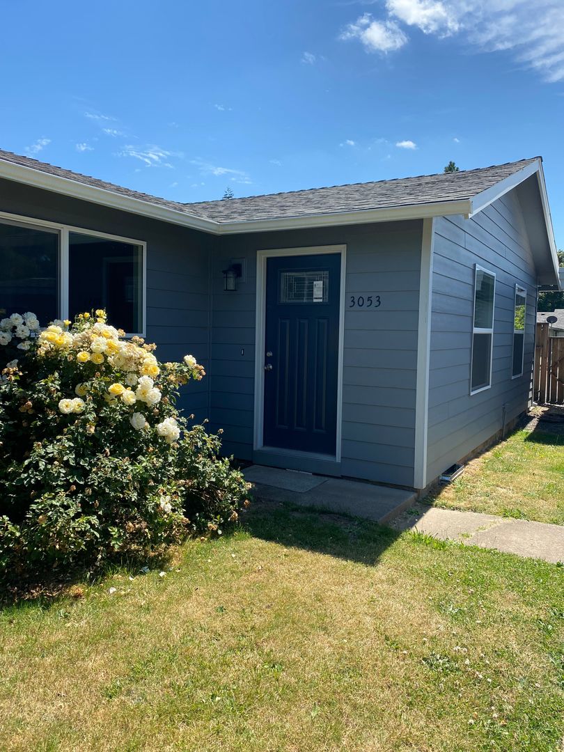 Forest Grove Apartment: Brittany Drive