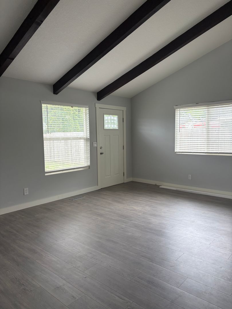 Forest Grove Apartment: Brittany Drive