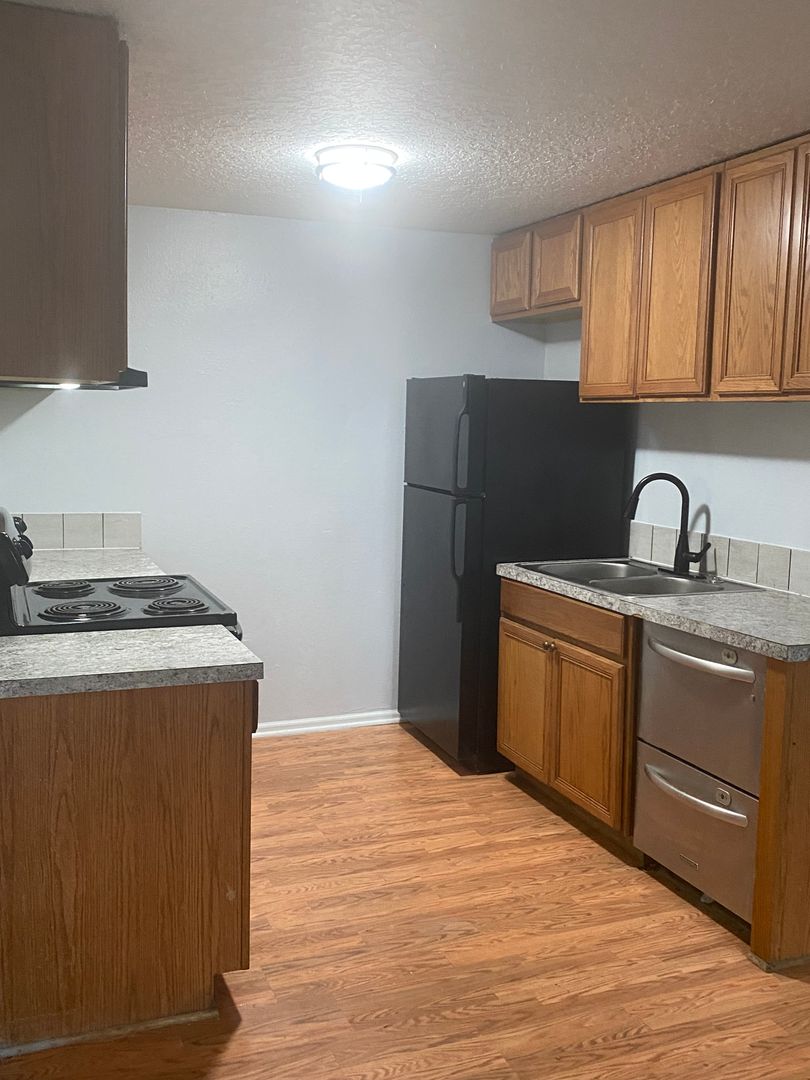 Forest Grove Apartment: 2716 19th Place