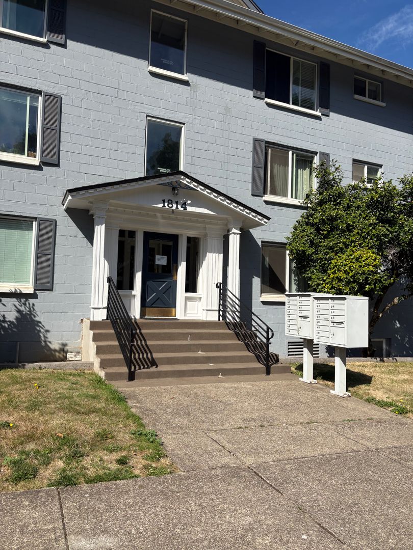 Forest Grove Apartment: 1814 Cedar Street
