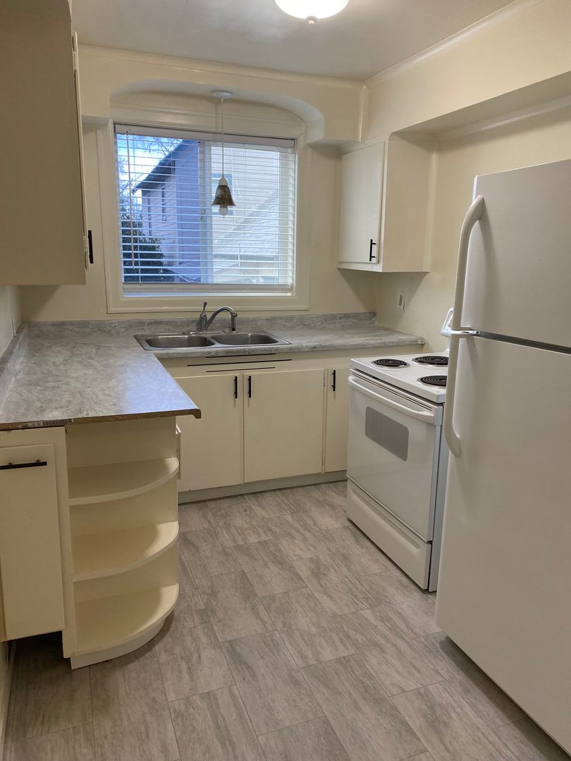 Forest Grove Apartment: 1814 Cedar Street