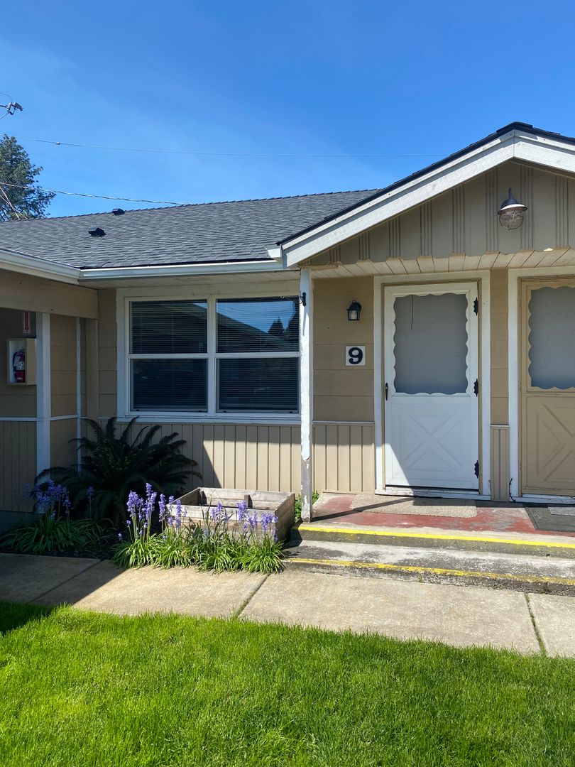 Forest Grove Apartment: 3015 Pacific Avenue