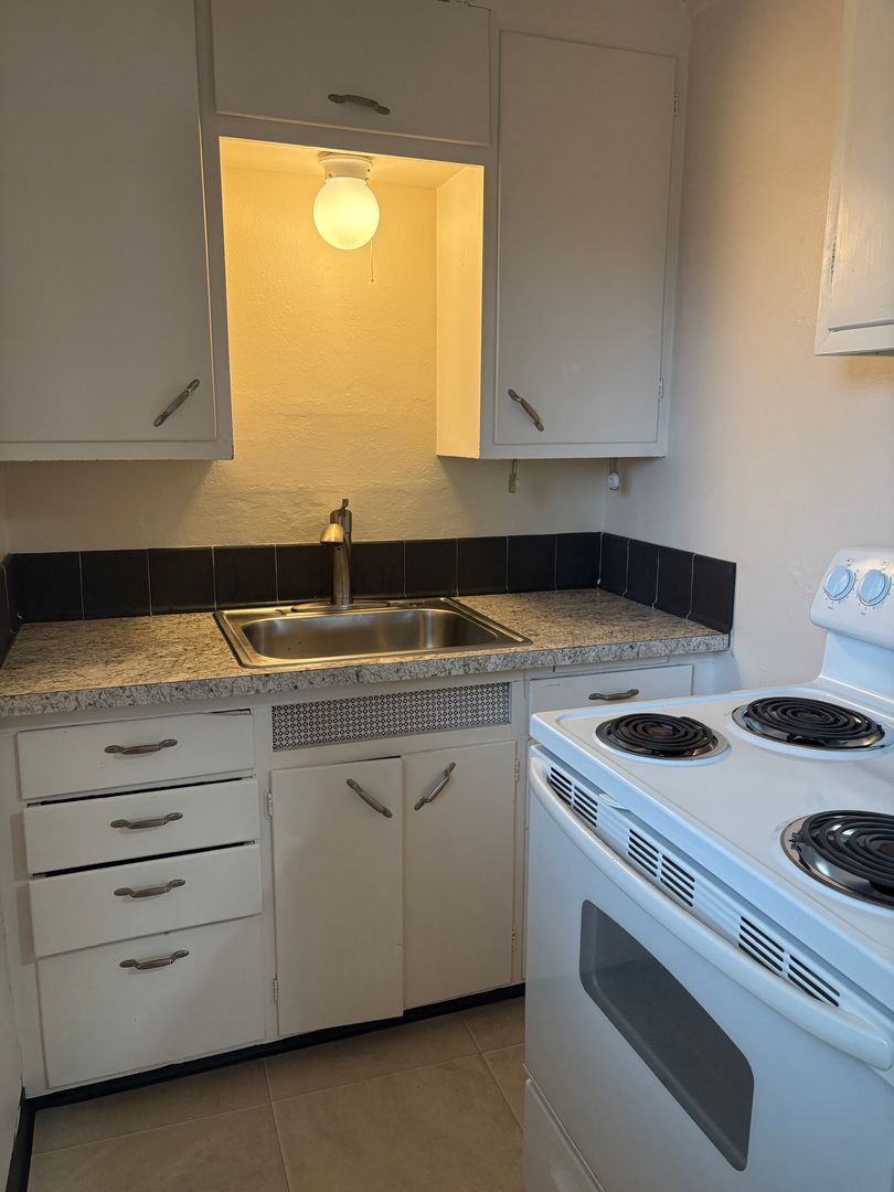 Forest Grove Apartment: 2332 A St