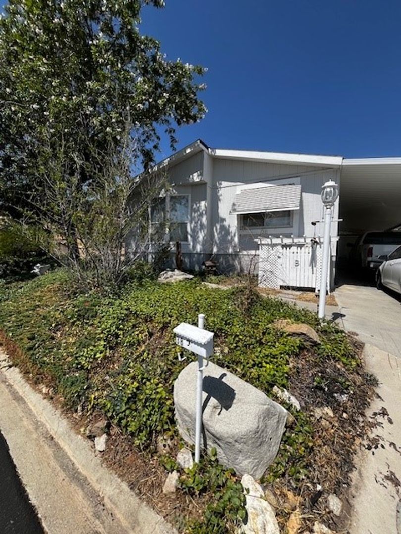 Tehachapi House: 21276 White Pine Dr. #38