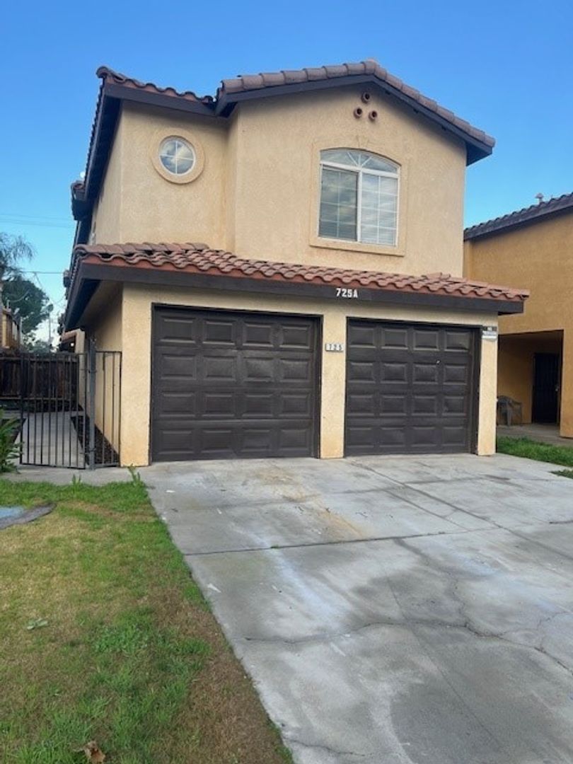 Bakersfield Apartment: 725 L St. A & B