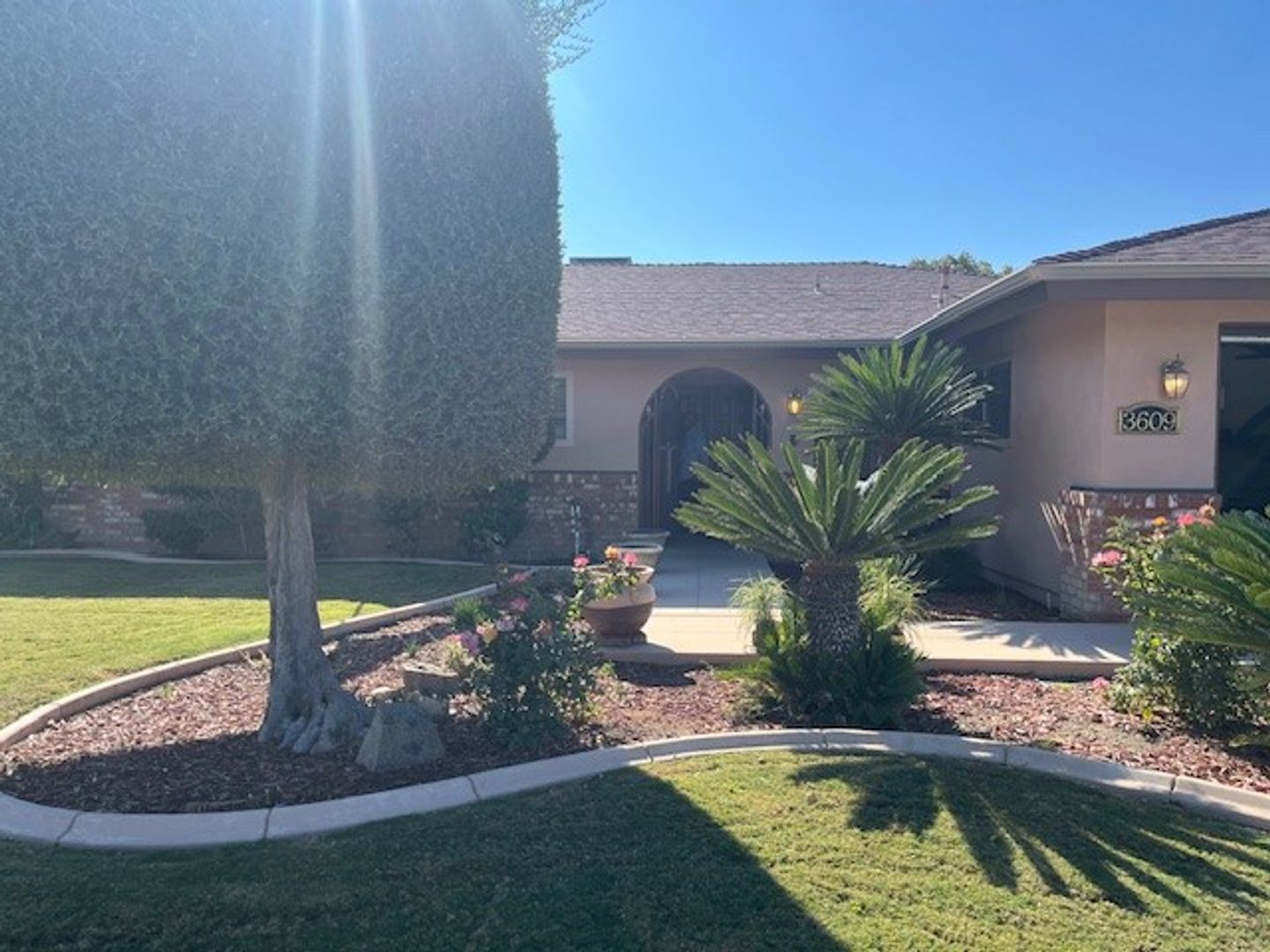 Bakersfield House: 3609 Planz Rd.