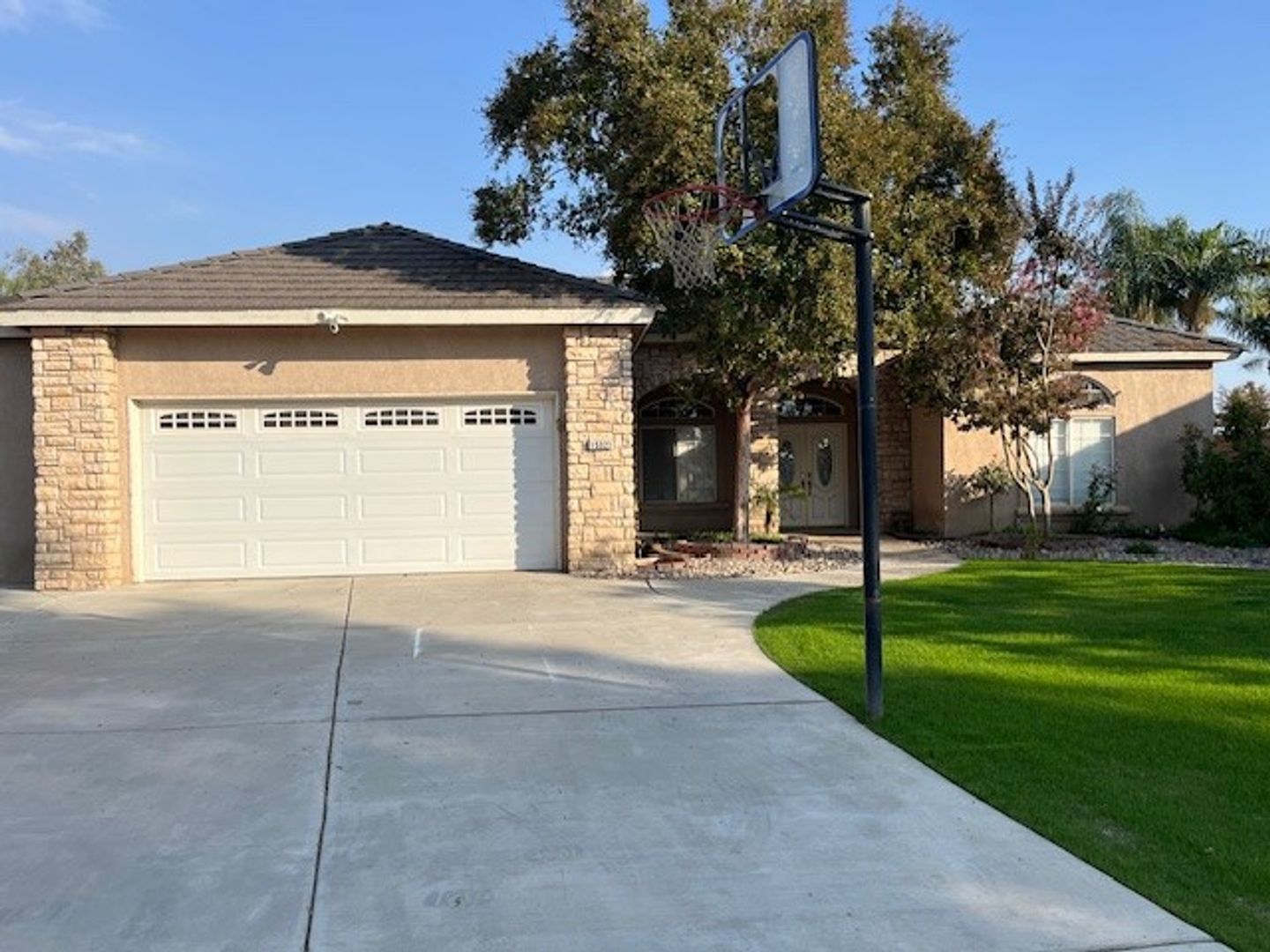 Bakersfield House: 15321 Lake Berryessa Ct