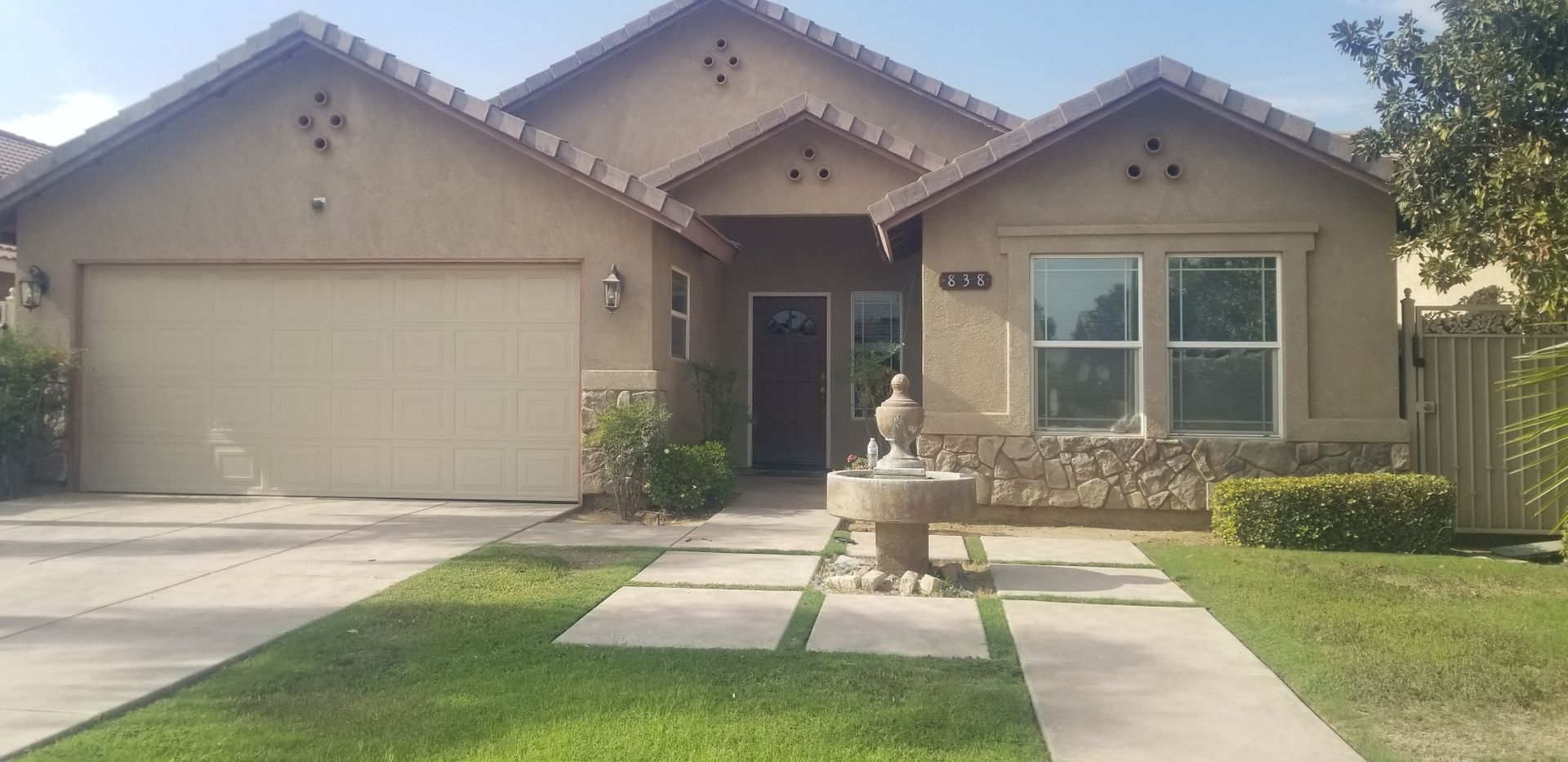 Bakersfield House: 838 Sunset Meadow Ln