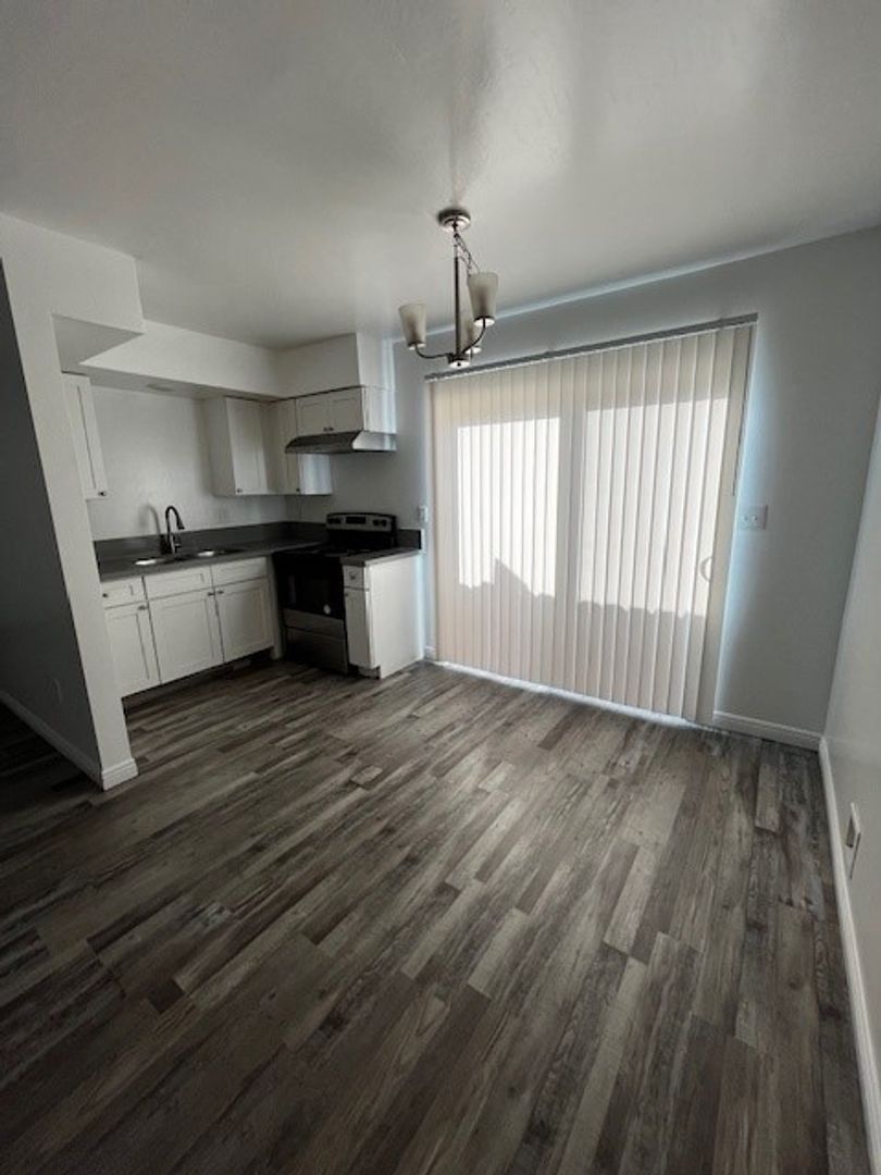 Bakersfield Apartment: 931 Monterey St A-D