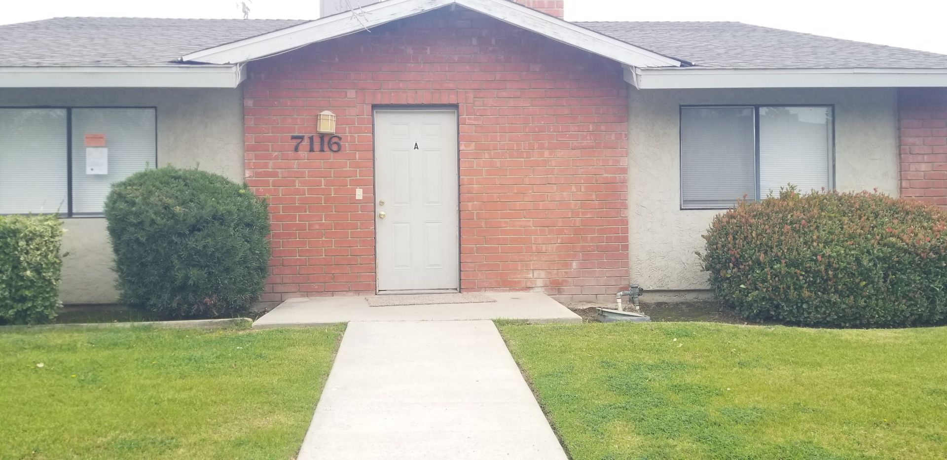 Bakersfield Apartment: 7116 Ming Ave