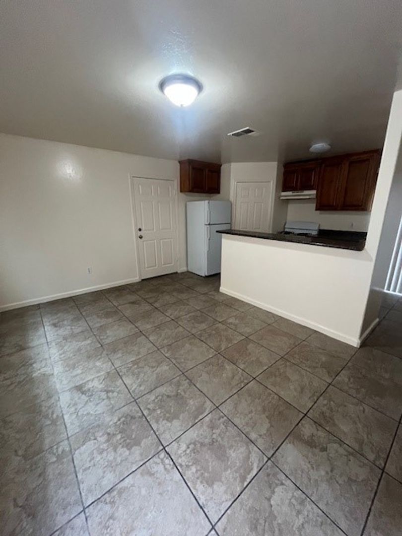 Bakersfield Apartment: 722 K St. A & B