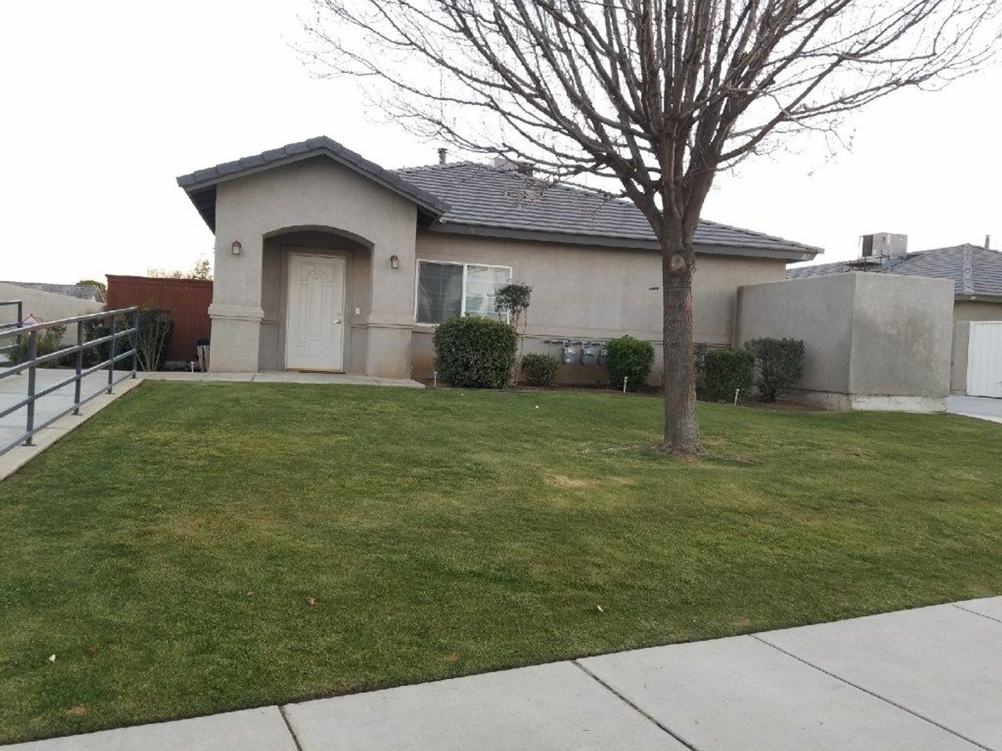 Bakersfield Apartment: 703 West Day Ave.