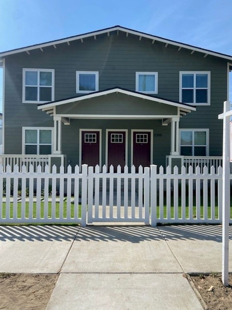 Bakersfield Apartment: 2205 20th Street A-D