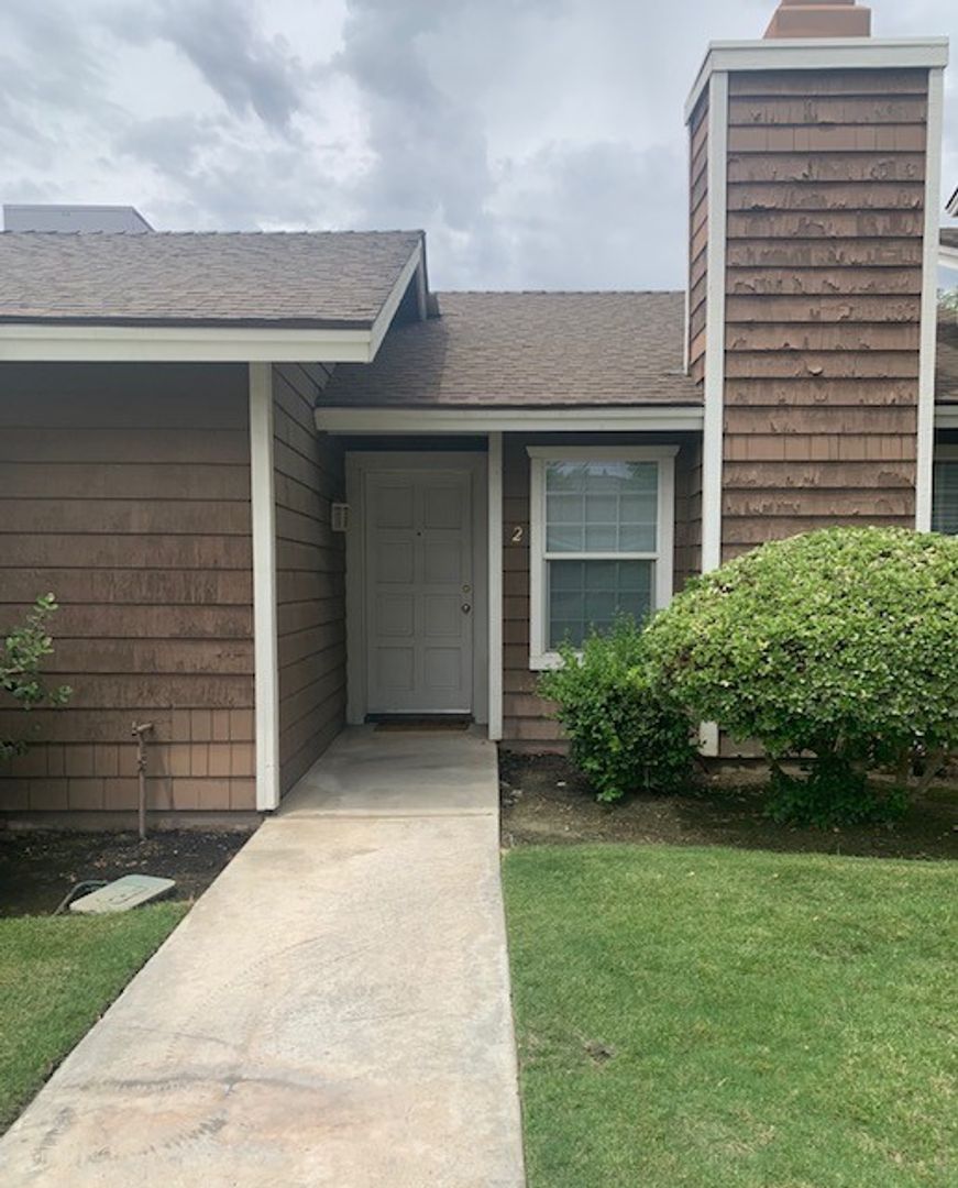 Bakersfield Apartment: 2601 Ashe Rd #2