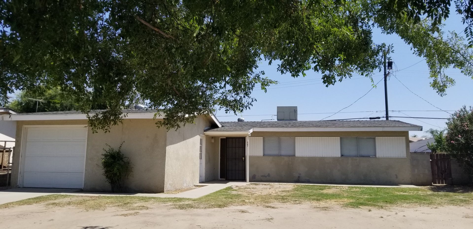 Bakersfield Apartment: 307 Buckley Ave