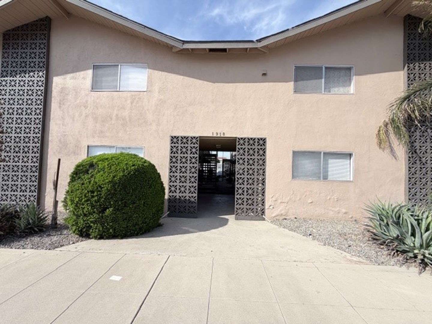 Bakersfield Apartment: 1918 16th St #A & G