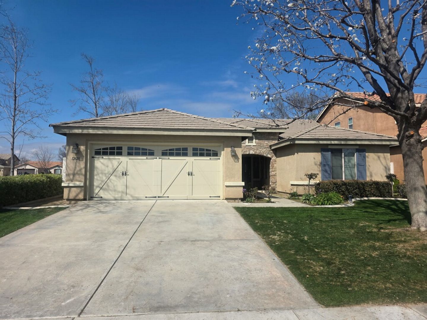 Bakersfield House: 12628 Fallstaff Ln