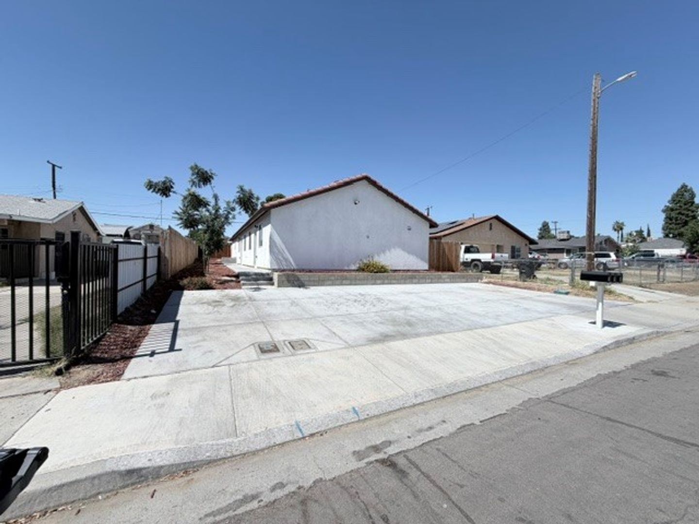 Bakersfield Apartment: 1222 Jeffrey St