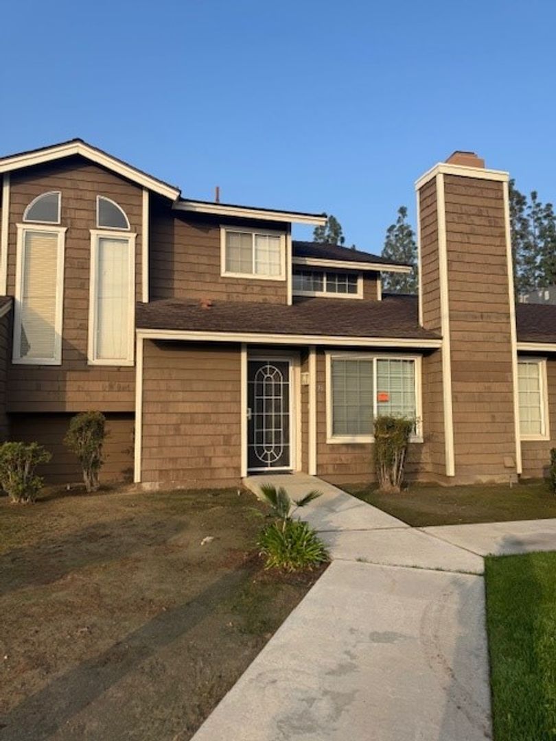 Bakersfield Apartment: 2601 Ashe Rd #26