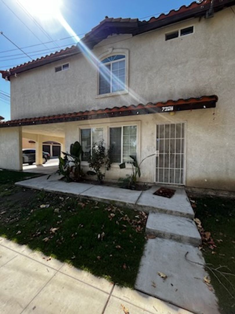 Bakersfield Apartment: 730 K St. A & B