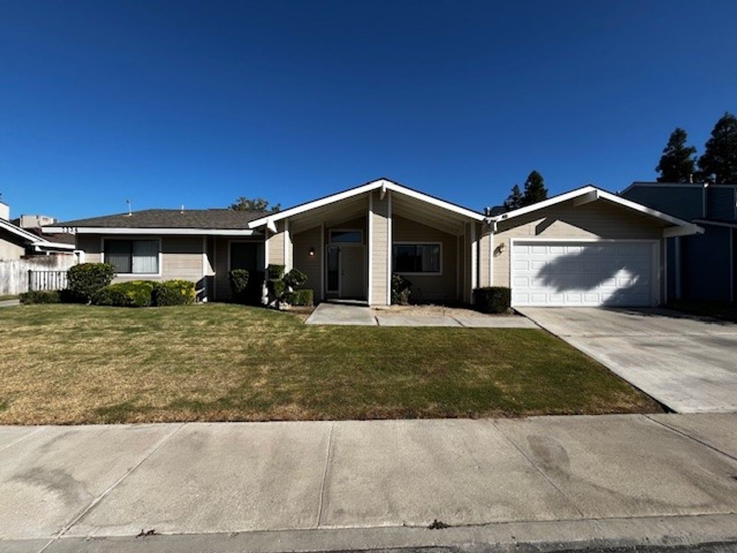 Bakersfield Apartment: 7334 Stockdale Hwy