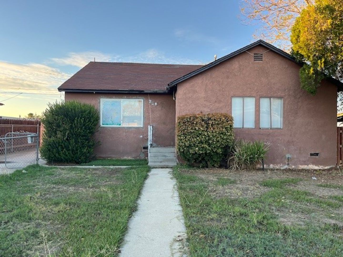 Bakersfield House: 229 T St