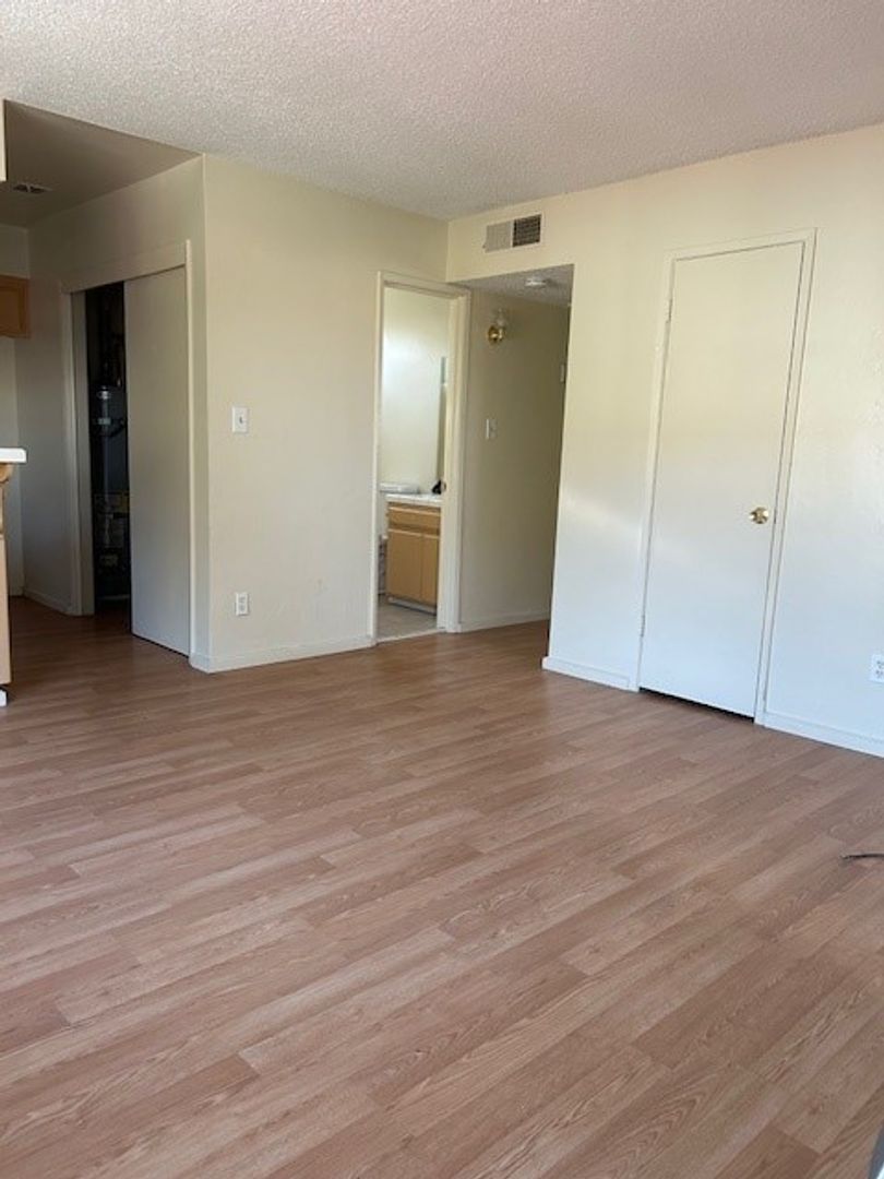 Bakersfield Apartment: 808 Pershing St 5870