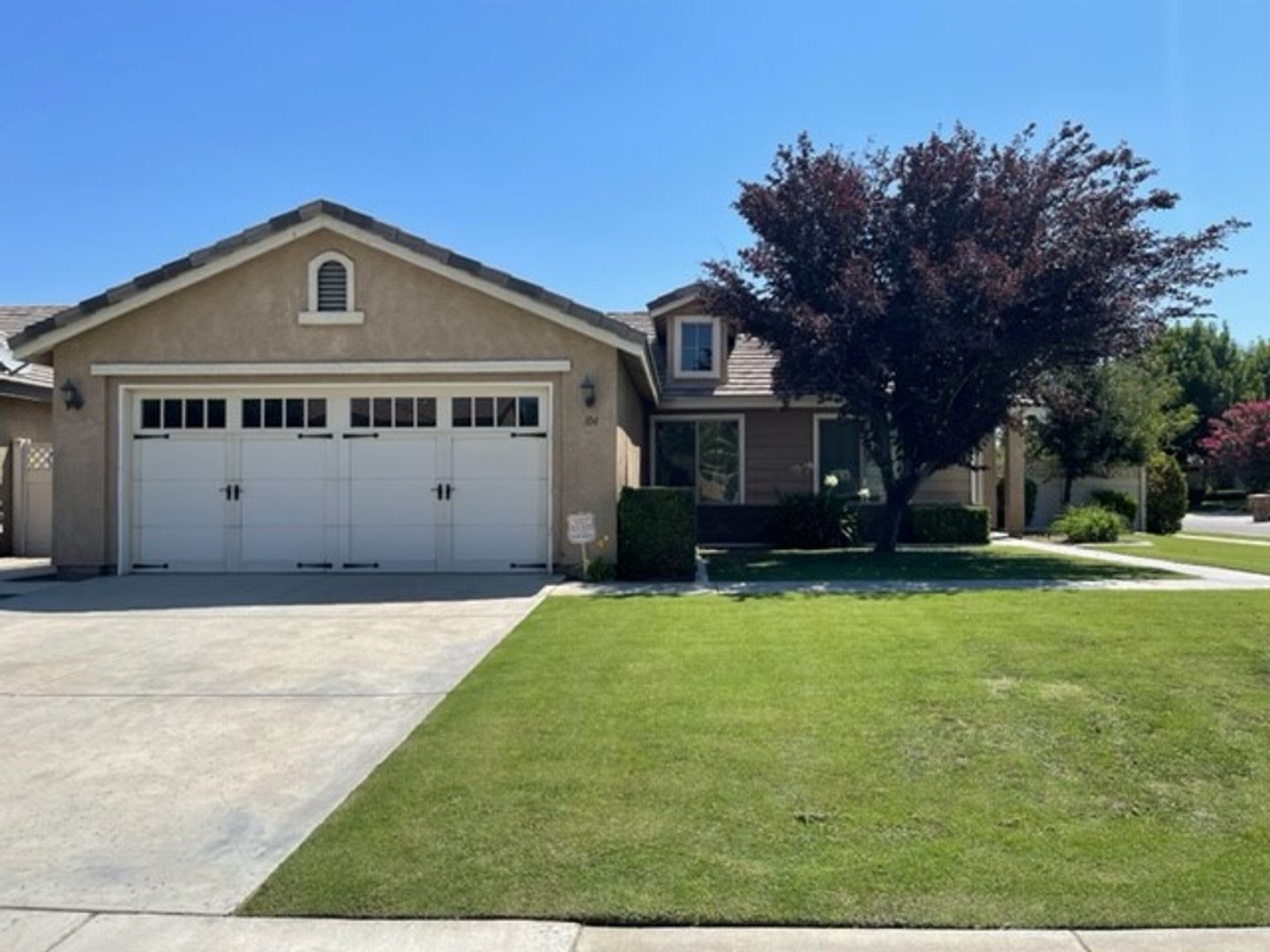 Bakersfield House: 104 Cedmont Dr.