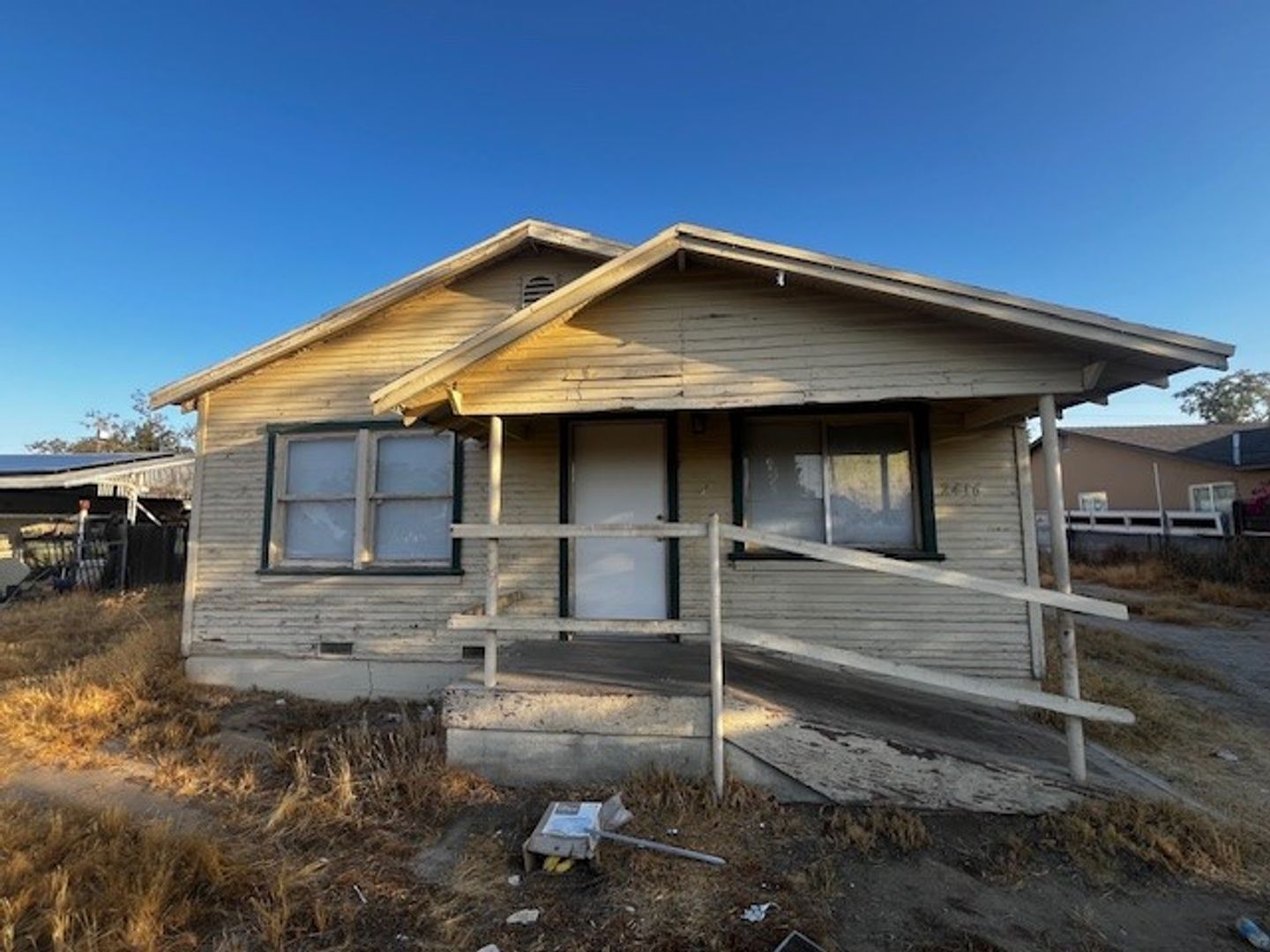 Bakersfield House: 2416 Center St. .