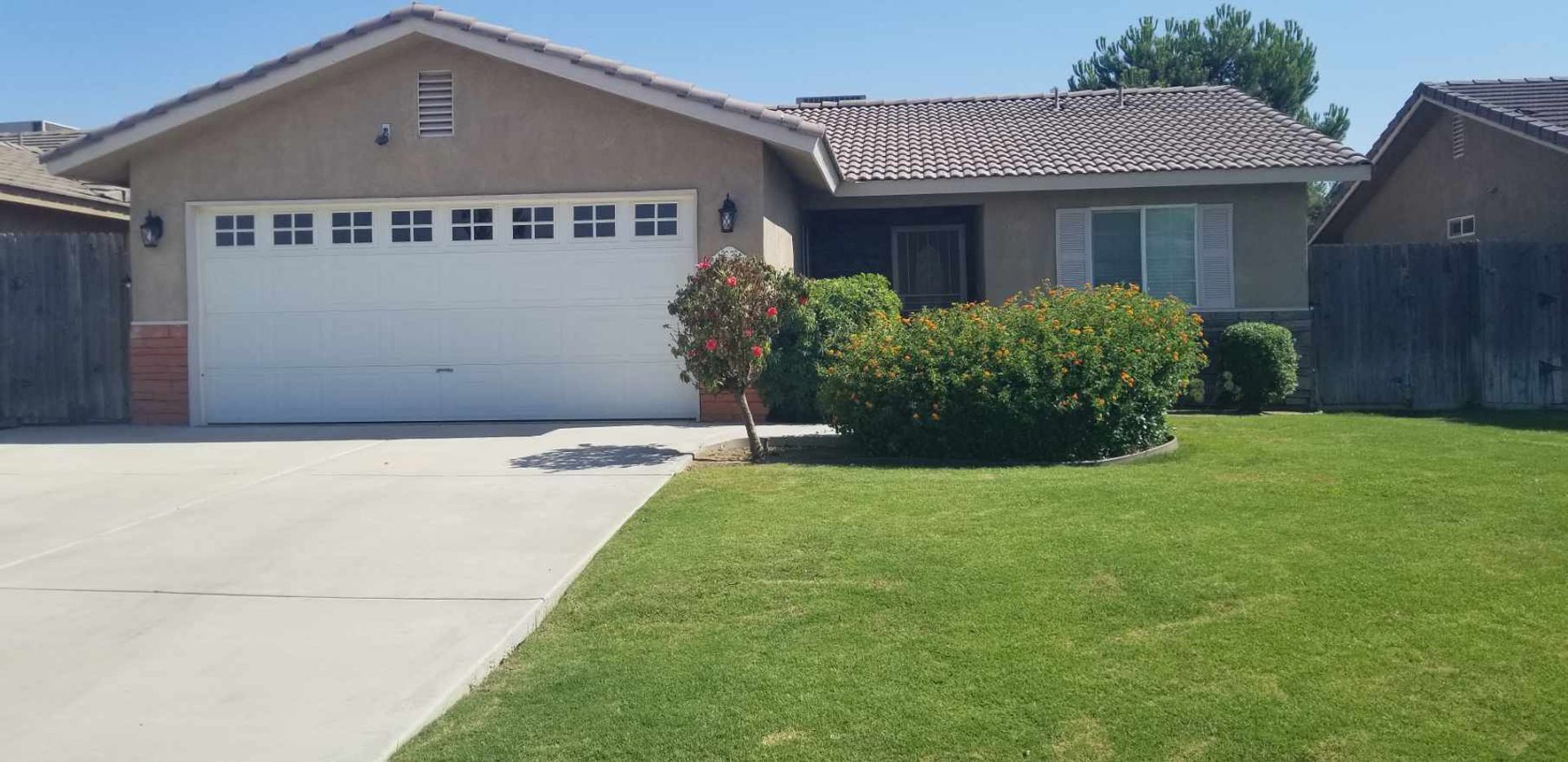 Bakersfield House: 805 Sunset Meadow Ln.