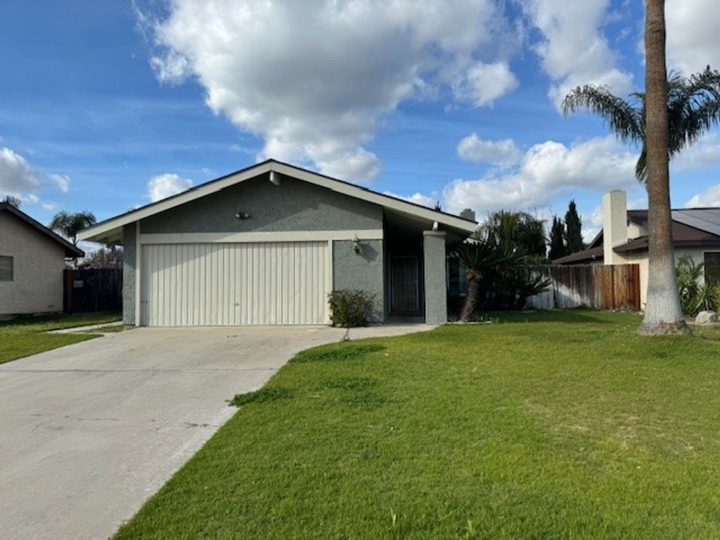 Bakersfield House: 6104 Chicory Dr