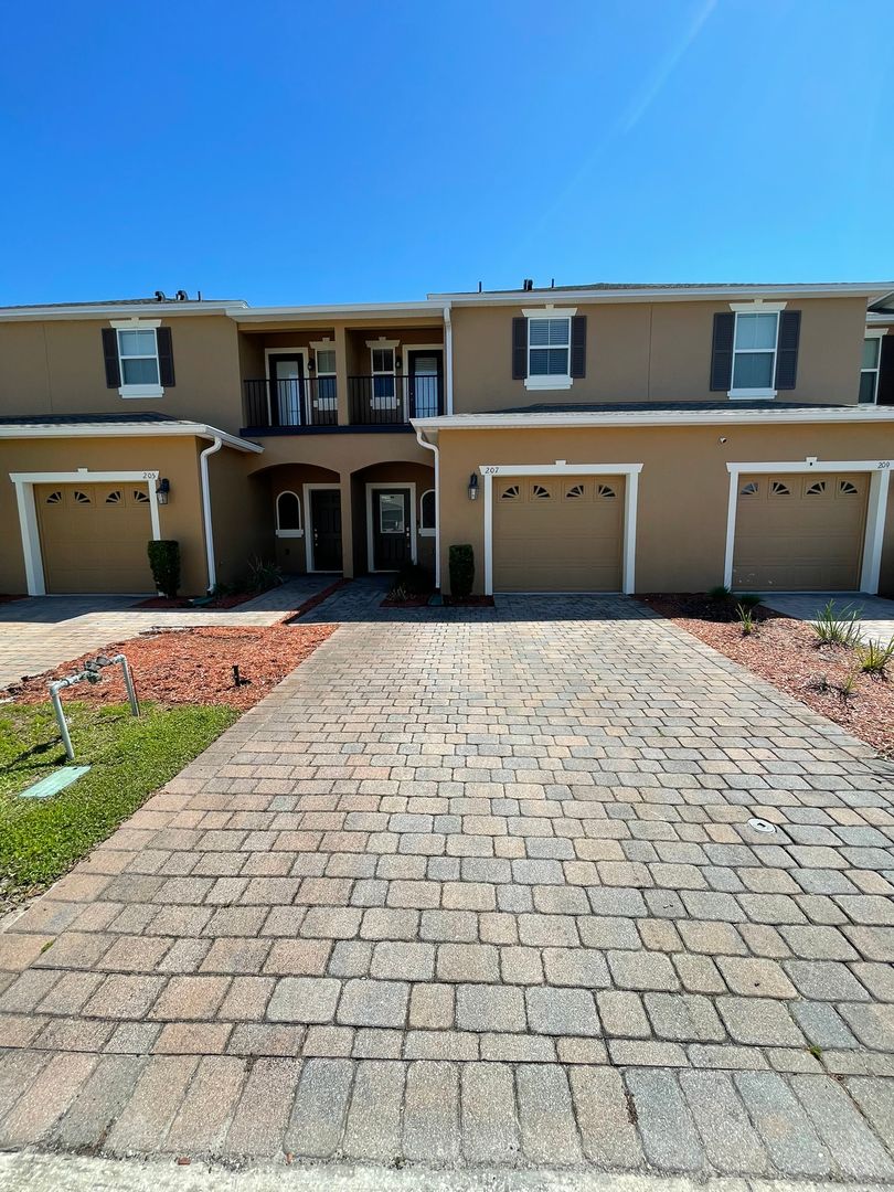 Daytona Beach Townhome: 207 Wentworth Grande Dr