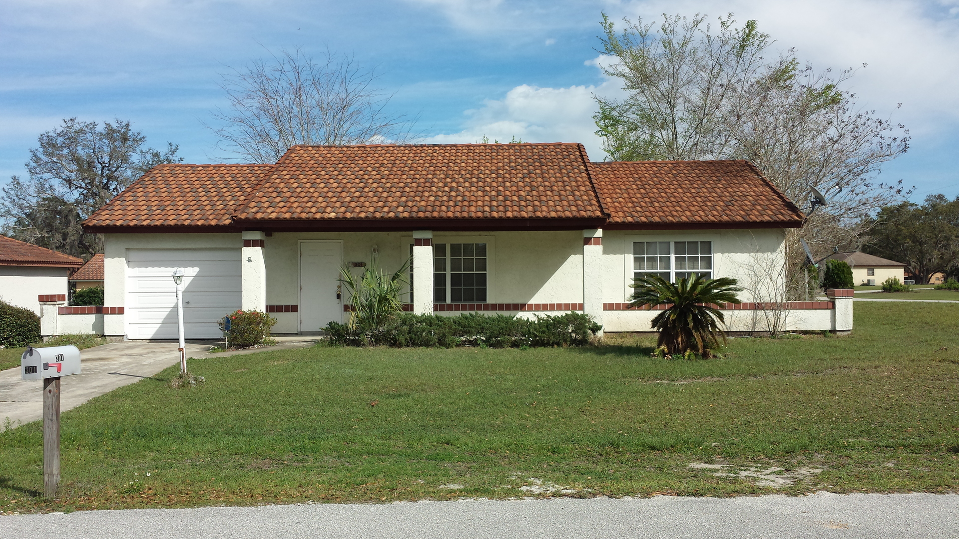 Ocala House: 301 Oak Track Loop