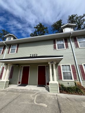 Fully Furnished 3-Bedroom/3-Bath Townhome – photo 1