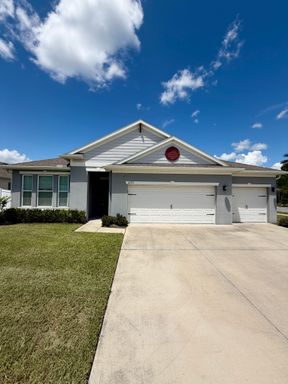 4-bedroom, 3-bath single-family home located in the highly desirable Harmony West! – photo 1