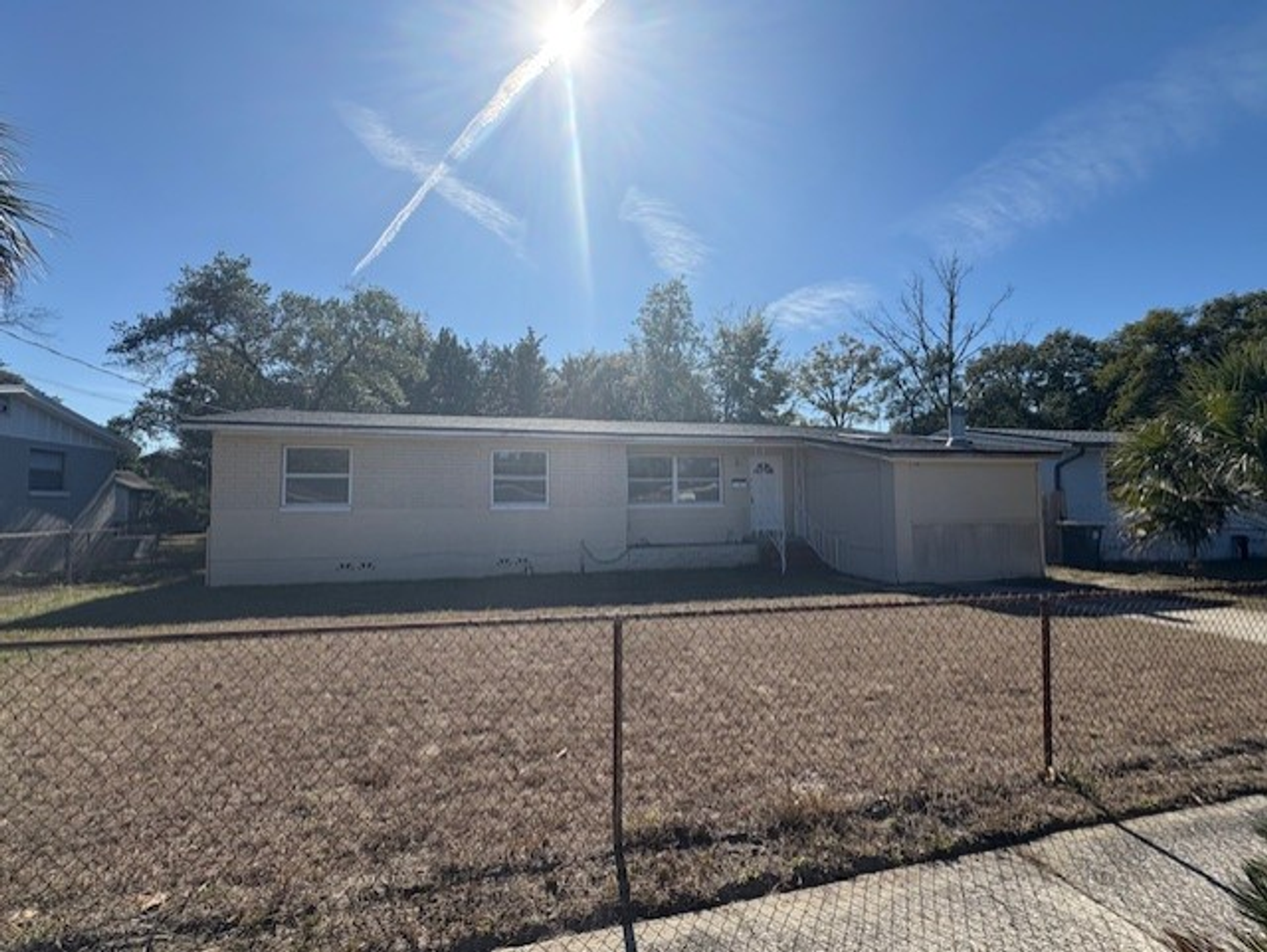 Jacksonville House: 7248 Stonehurst Rd N