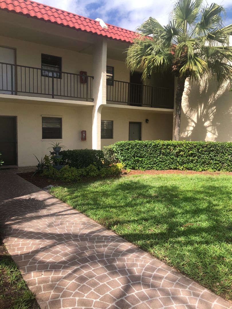 Ft Pierce House: 2050 Oleander Blvd 4-104