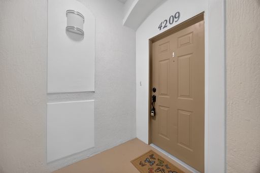 Campfield Waterfront Condo – photo 1