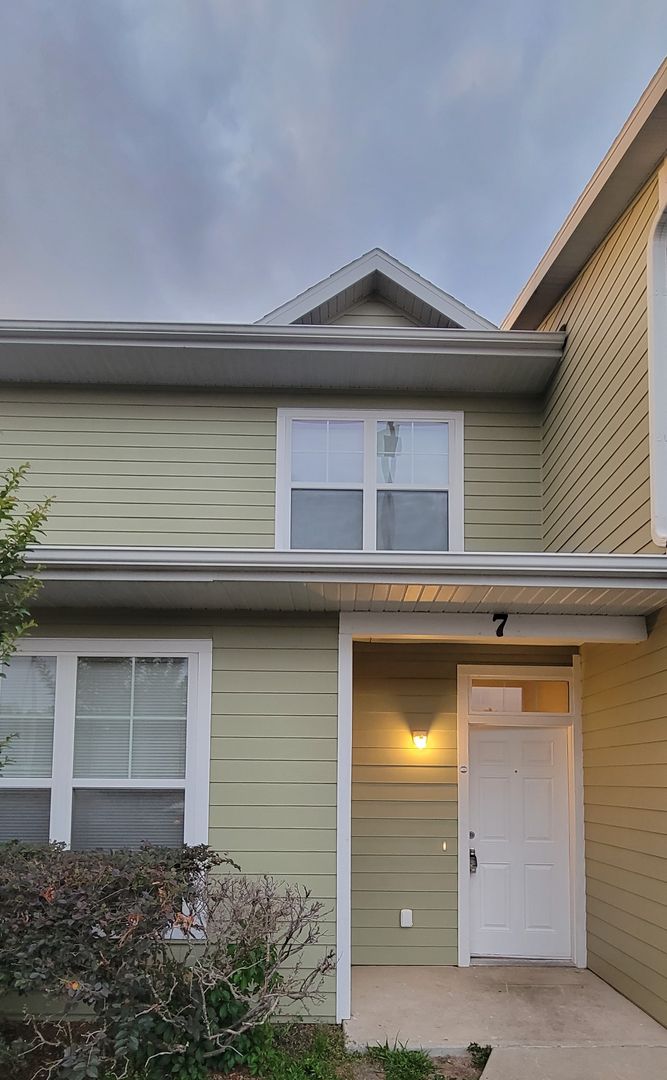 Gainesville Townhome: 1561 NW 29th Road Unit 7