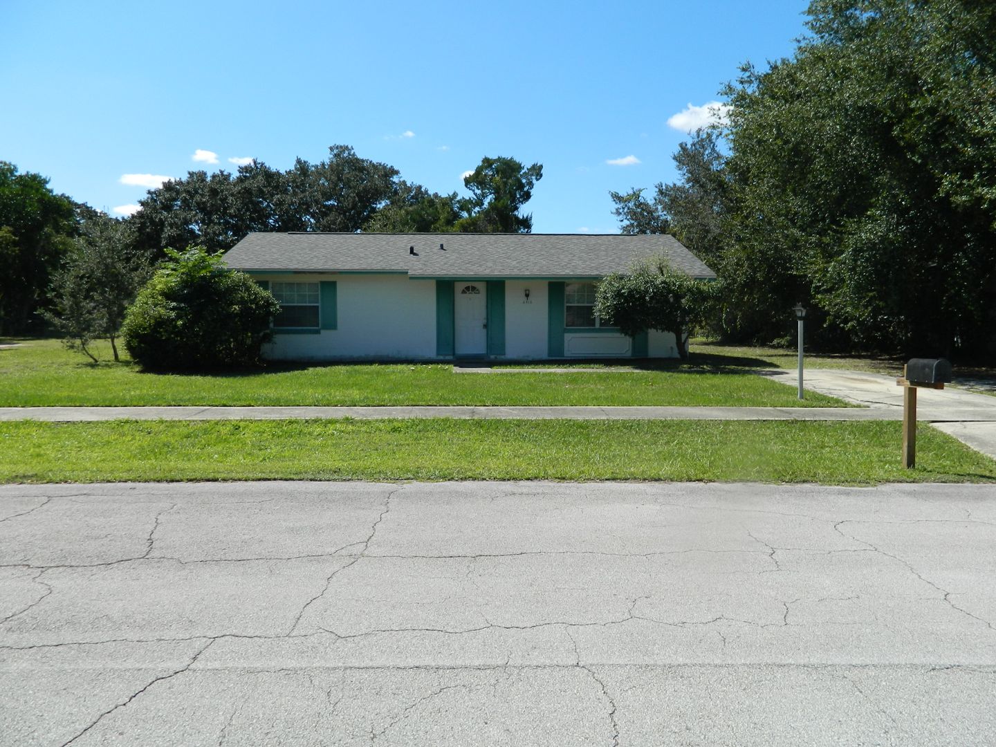 Deltona House: 2412 Greenwood St