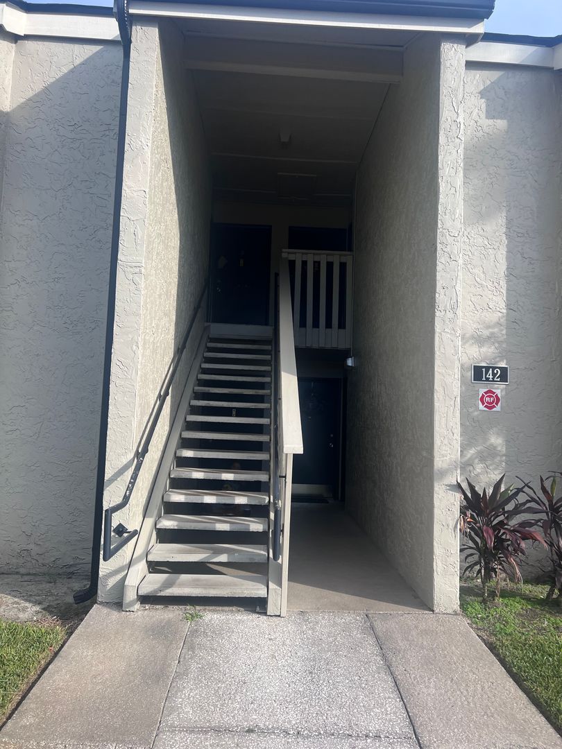 Longwood Condo: 142 D Springwood Circle