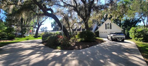 Charming 3/2.5 Lake Santa Fe Canal Basin Home – Melrose, FL
