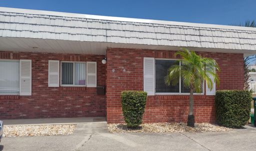 1 bedroom, 1 bathroom end unit condo beachside