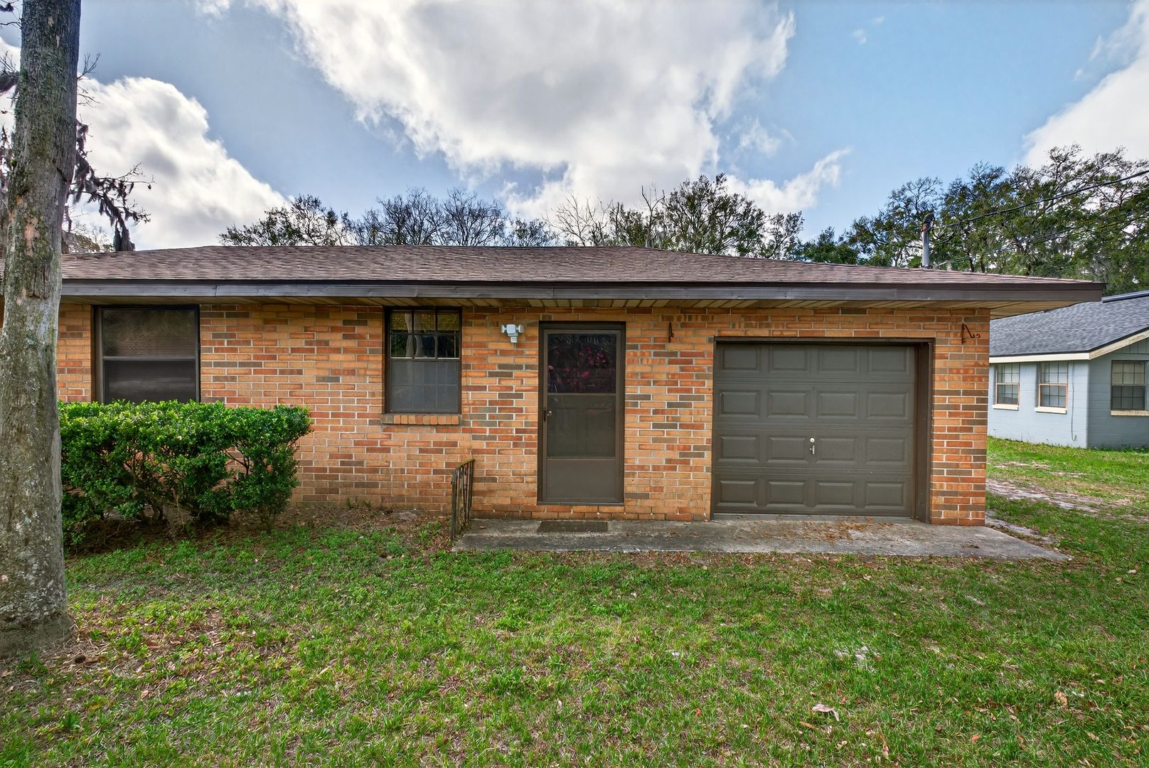 Jacksonville House: 8900 Crystal Springs Road