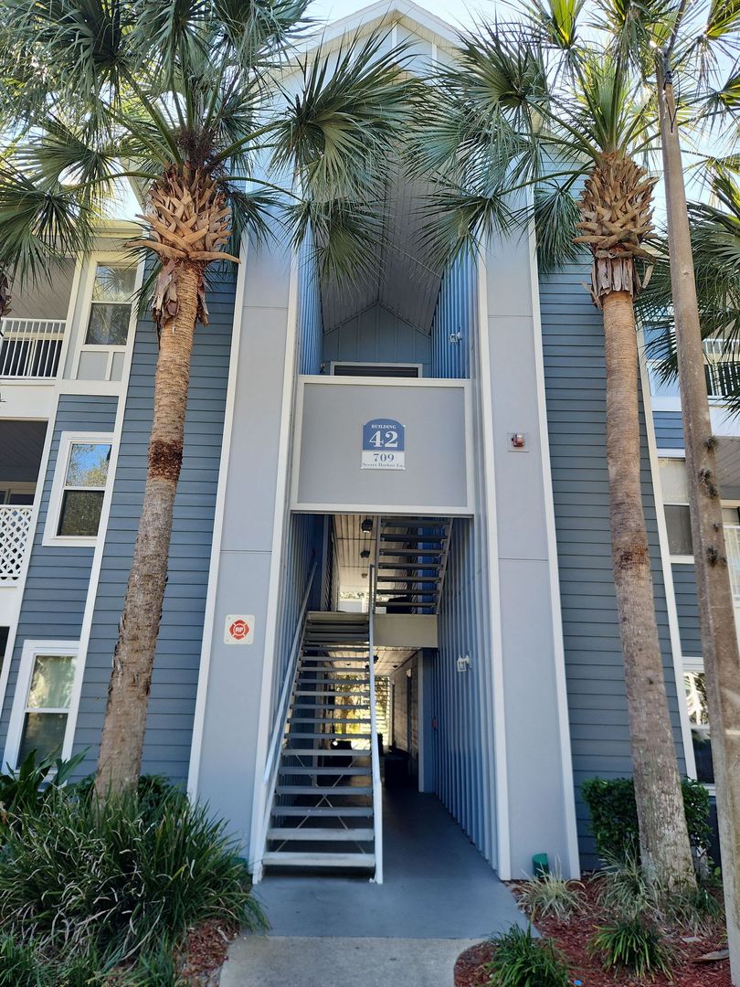 Lake Mary Condo: 709 Secret Harbor Ln