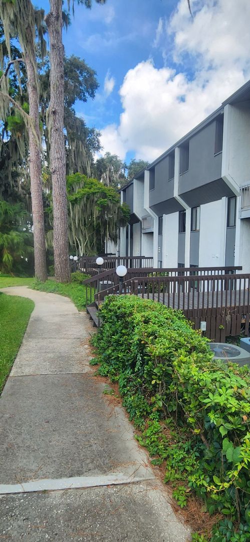 Gainesville House: 2824 SW 14th Drive