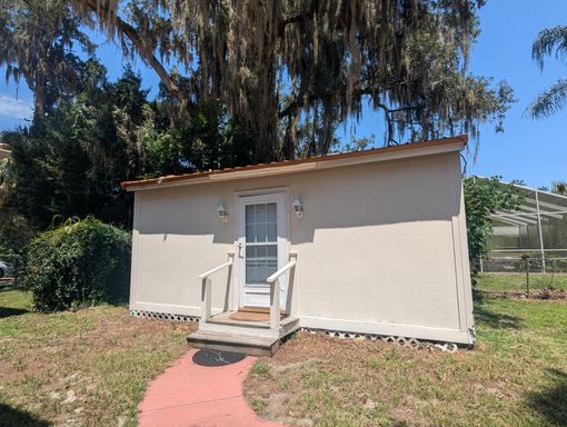 Charming Furnished Detached Studio – Utilities Included – Water & Electric Only!